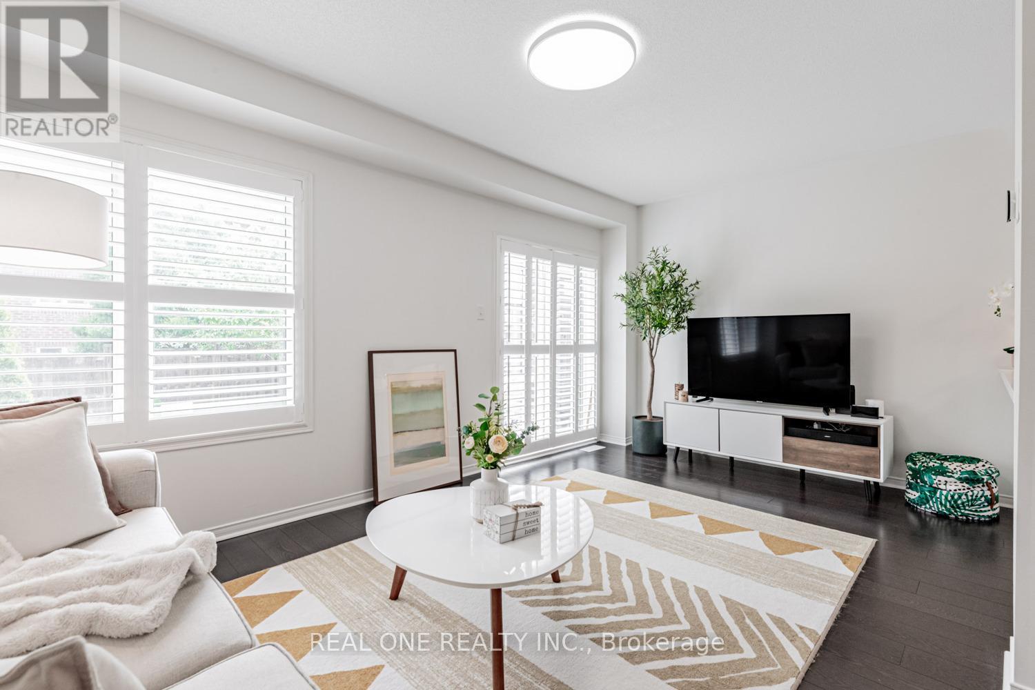 Photo 11 of 16 Bearings Avenue, Whitchurchstouffville ON