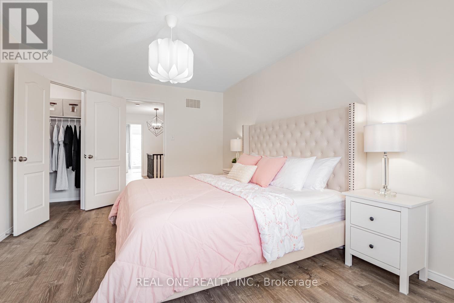 Photo 19 of 16 Bearings Avenue, Whitchurchstouffville ON