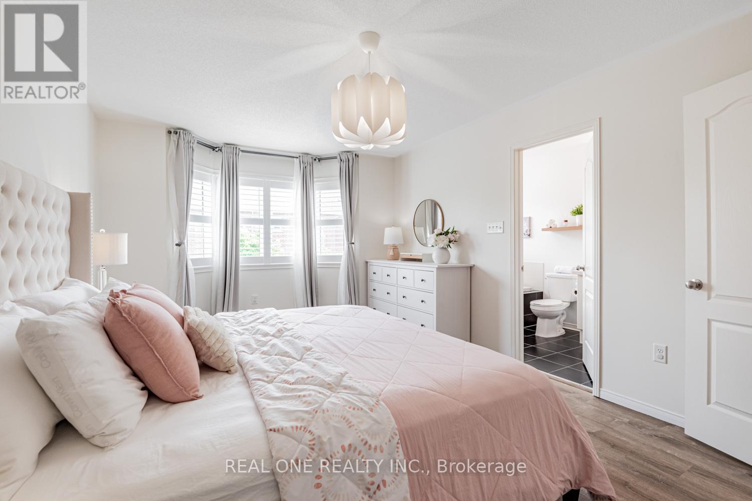 Photo 21 of 16 Bearings Avenue, Whitchurchstouffville ON