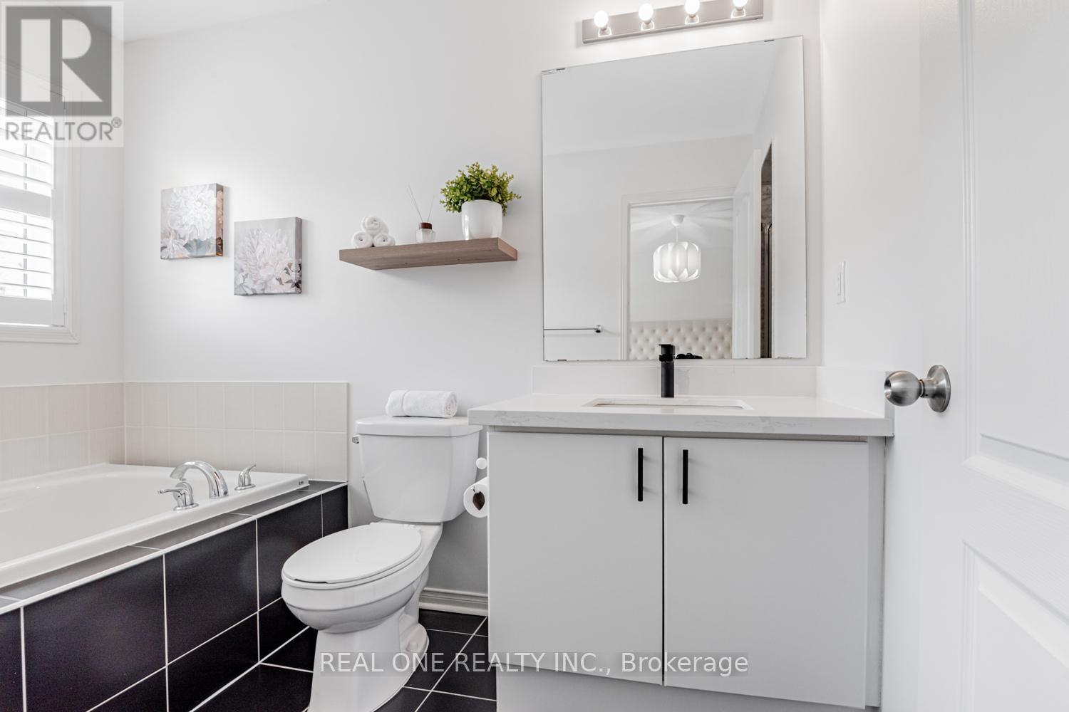 Photo 24 of 16 Bearings Avenue, Whitchurchstouffville ON