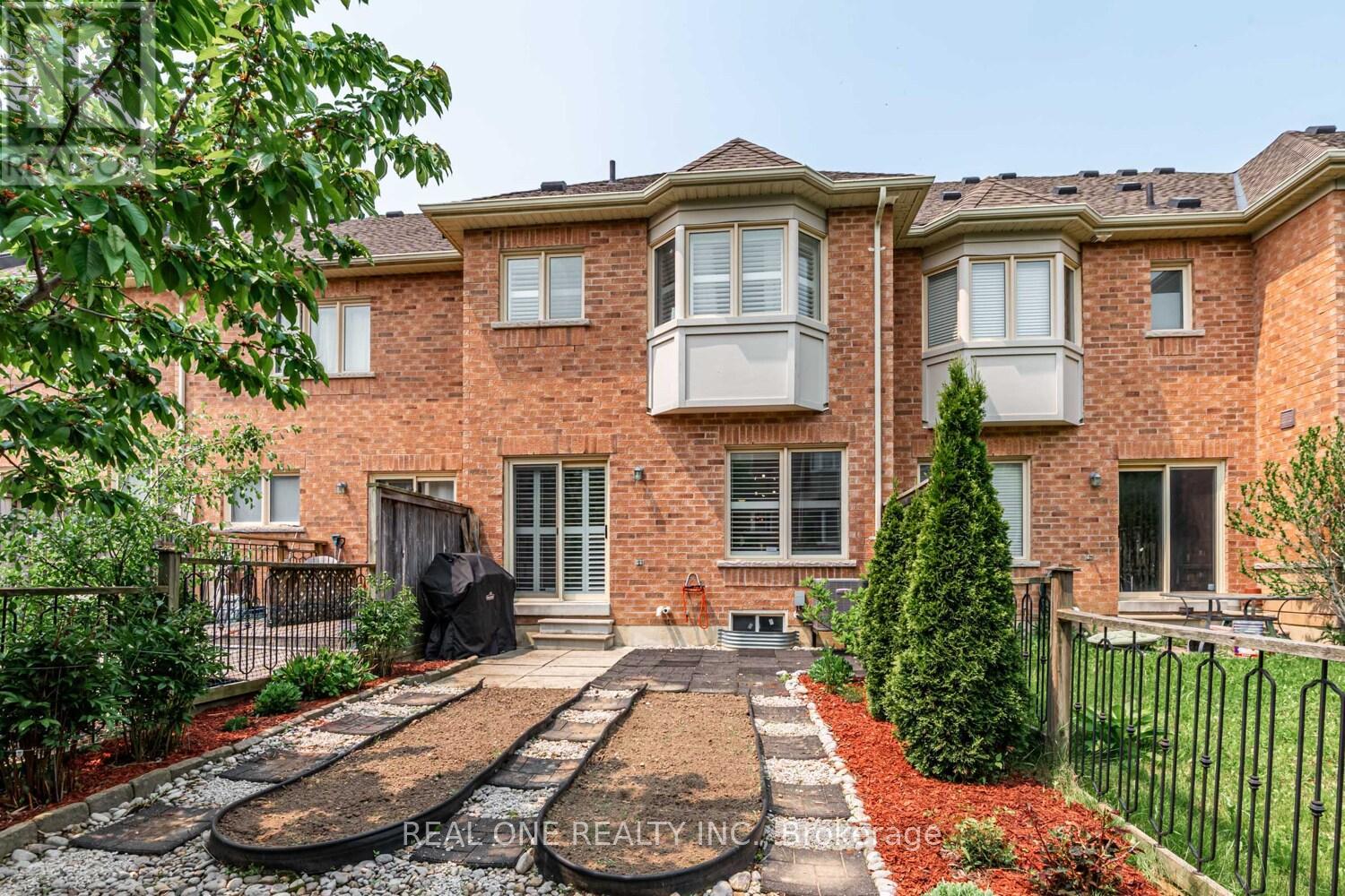 Photo 30 of 16 Bearings Avenue, Whitchurchstouffville ON