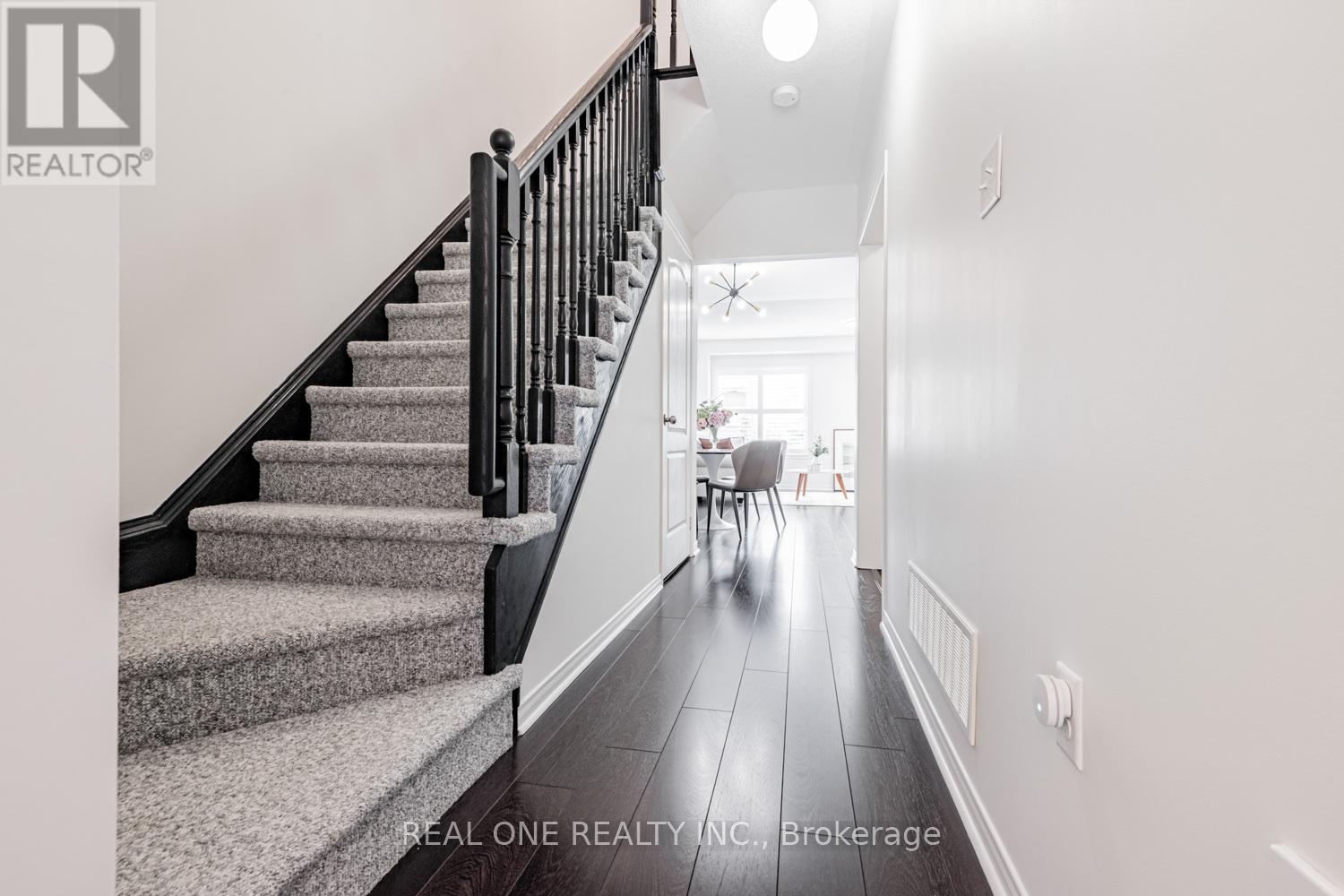 Photo 5 of 16 Bearings Avenue, Whitchurchstouffville ON
