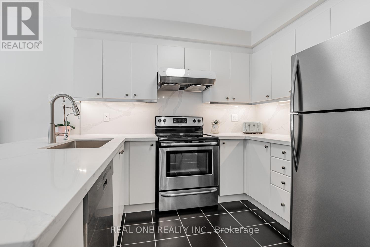 Photo 8 of 16 Bearings Avenue, Whitchurchstouffville ON