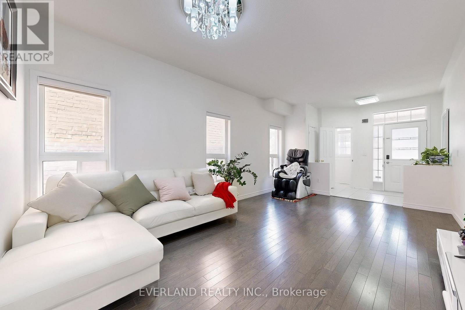 Photo 1 of 118 Orchard Hill Boulevard, Markham ON