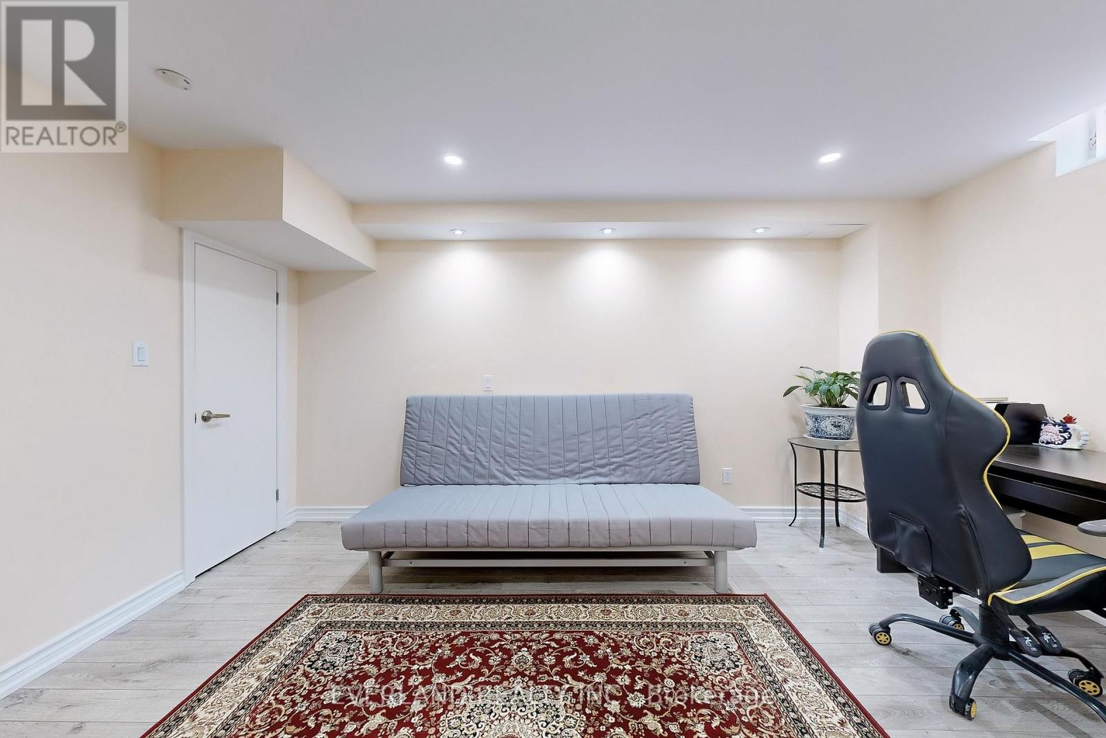Photo 10 of 118 Orchard Hill Boulevard, Markham ON