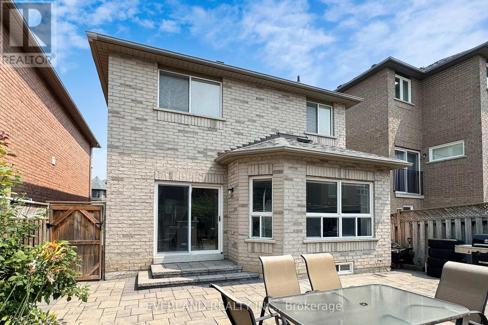 Photo 13 of 118 Orchard Hill Boulevard, Markham ON