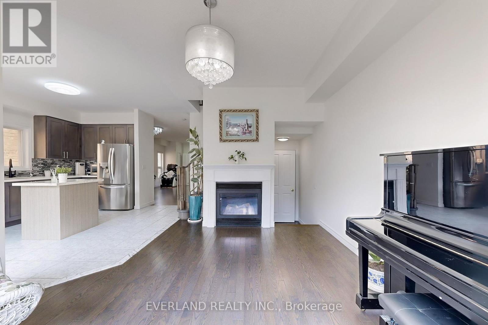 Photo 3 of 118 Orchard Hill Boulevard, Markham ON