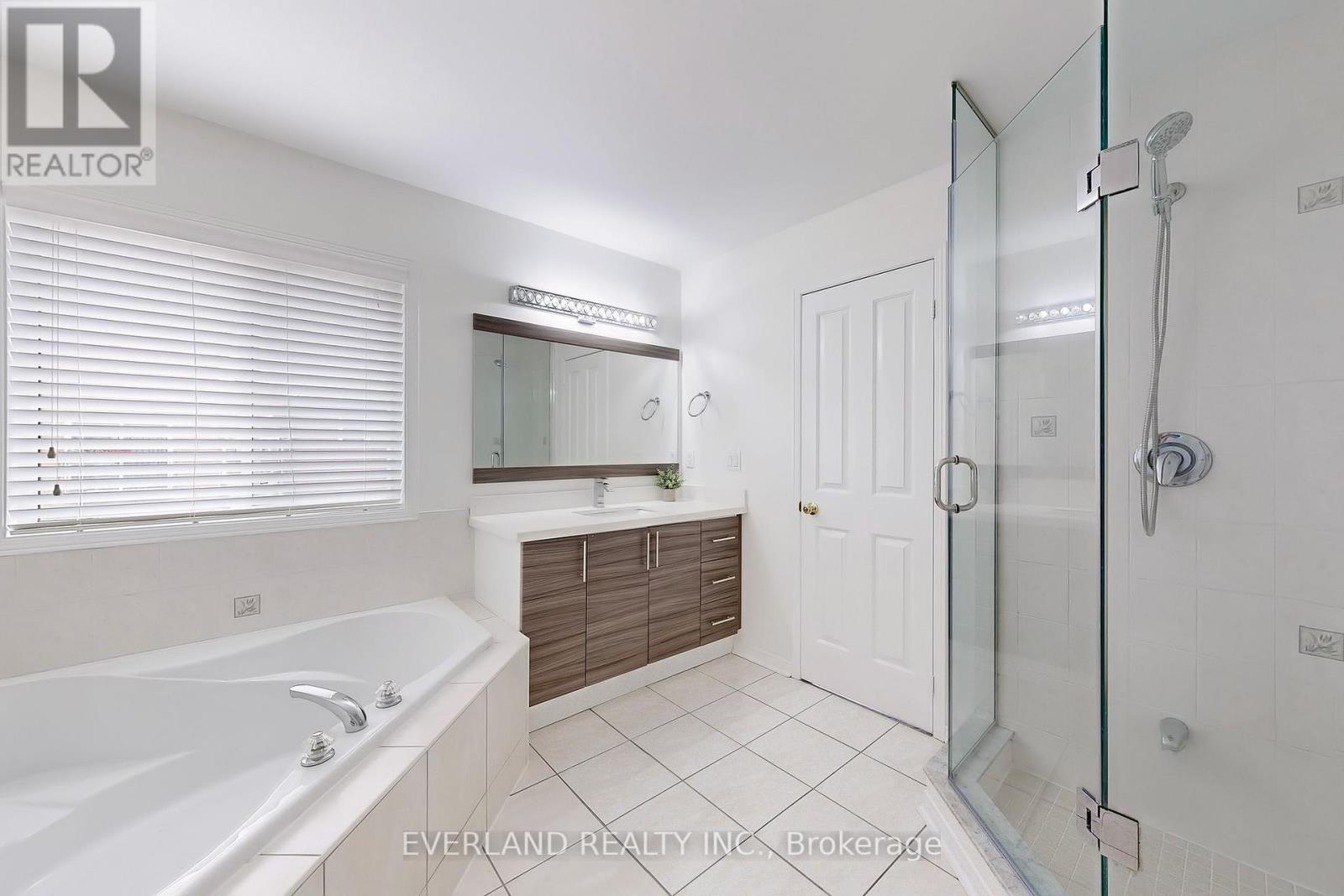 Photo 6 of 118 Orchard Hill Boulevard, Markham ON