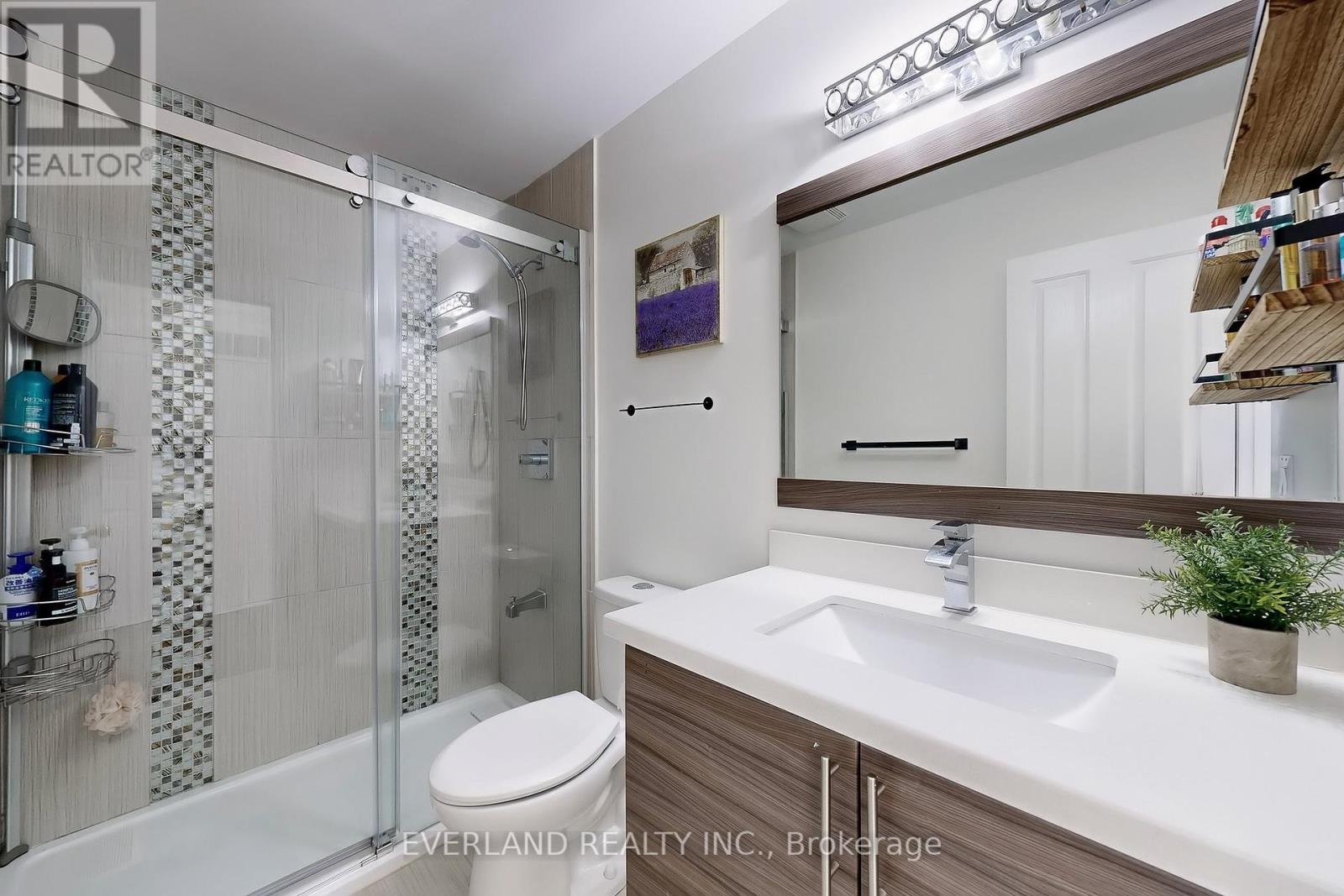 Photo 9 of 118 Orchard Hill Boulevard, Markham ON