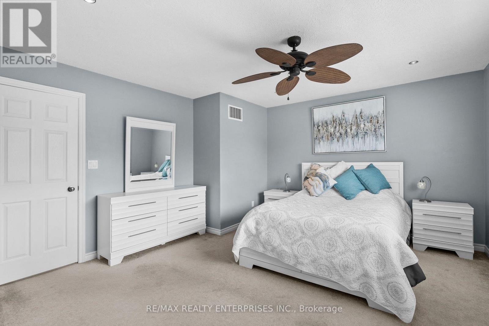 Photo 11 of 76 Balmoral Place, Barrie ON