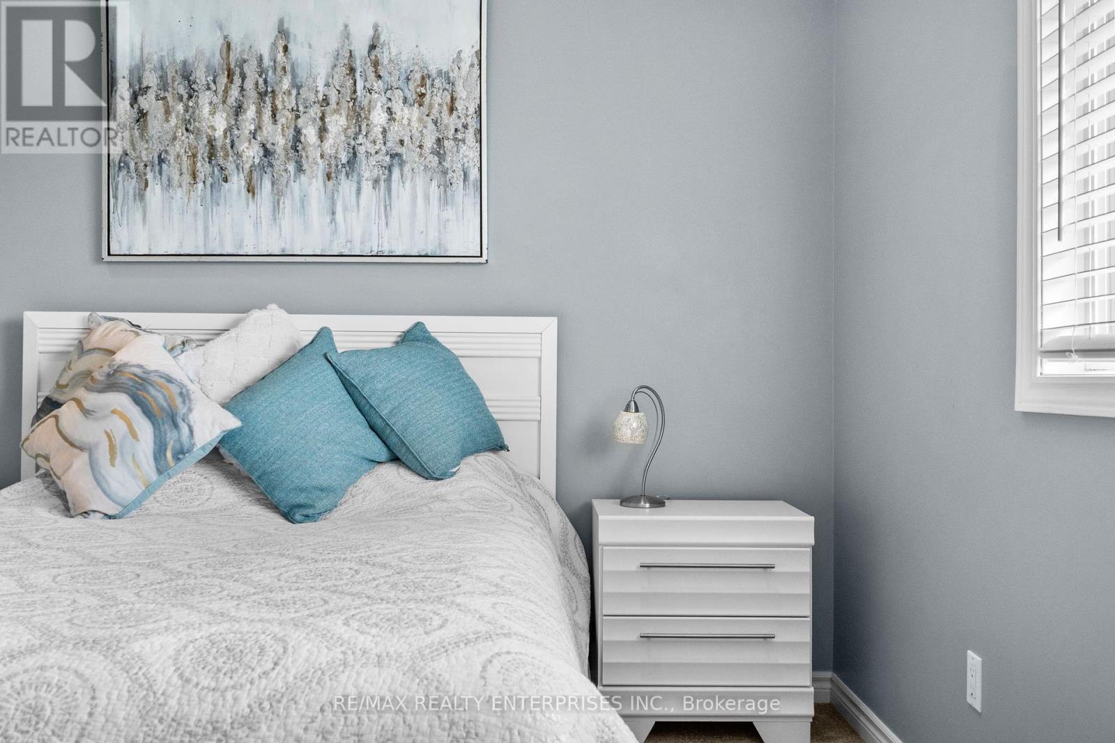 Photo 12 of 76 Balmoral Place, Barrie ON
