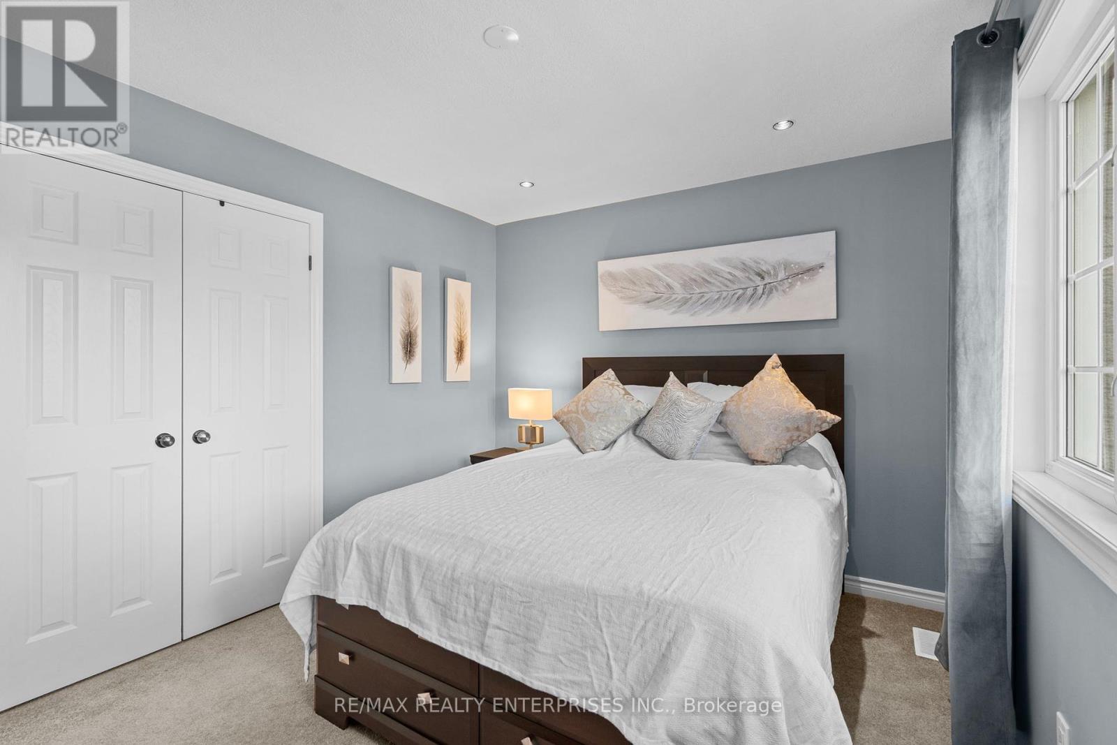 Photo 13 of 76 Balmoral Place, Barrie ON