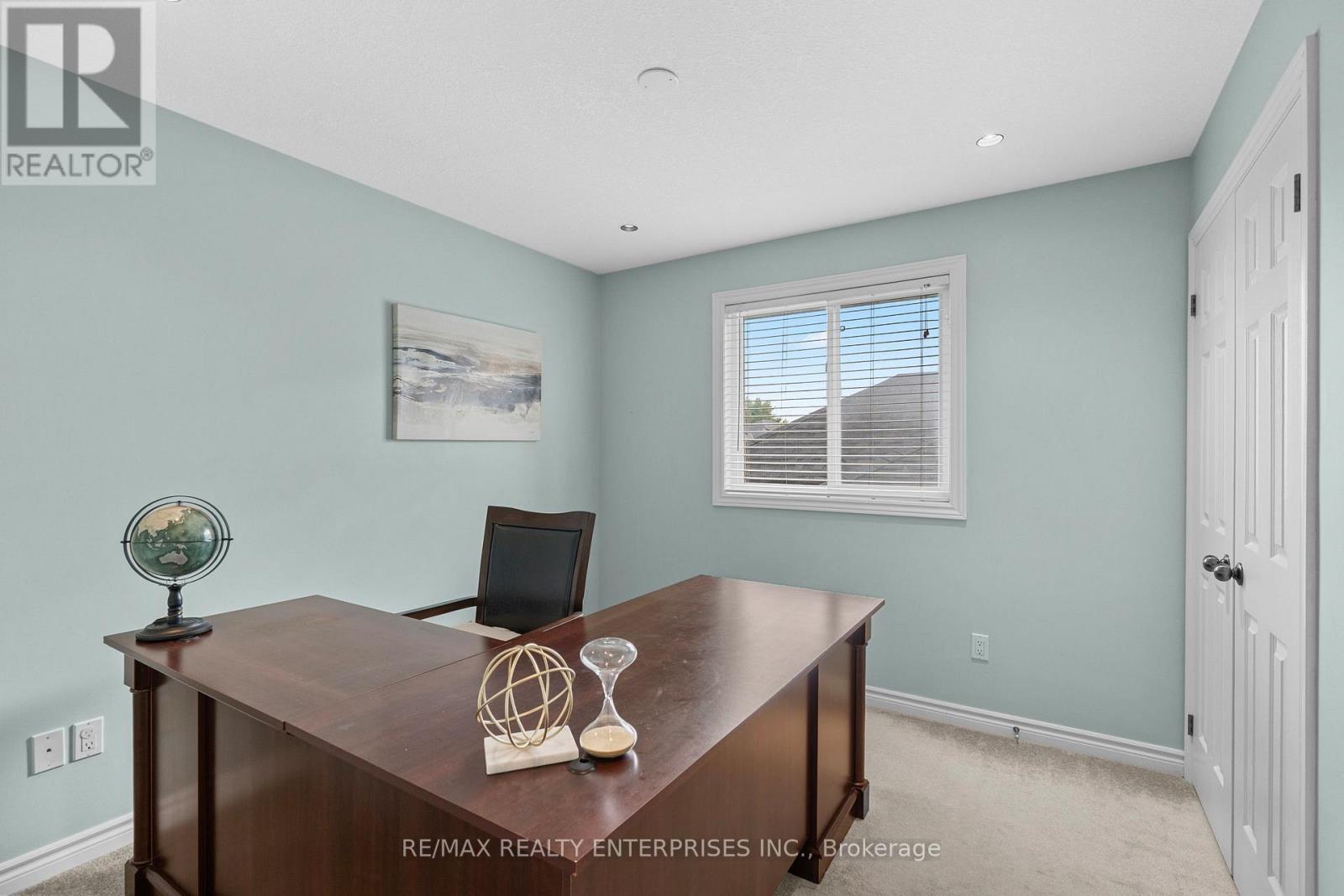 Photo 16 of 76 Balmoral Place, Barrie ON