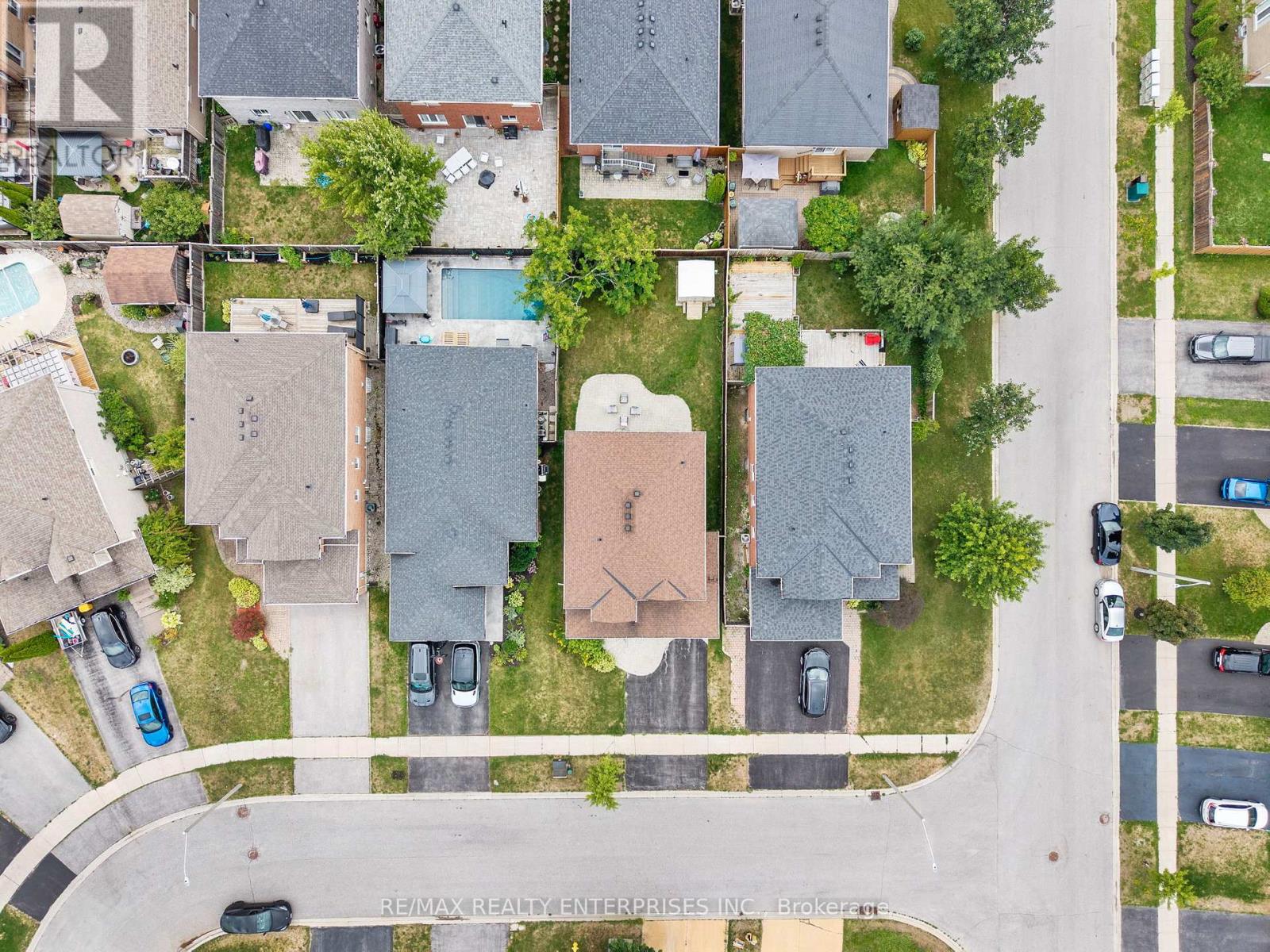 Photo 22 of 76 Balmoral Place, Barrie ON