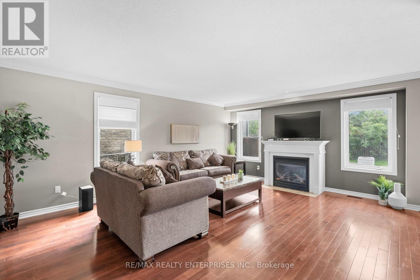 Photo 3 of 76 Balmoral Place, Barrie ON