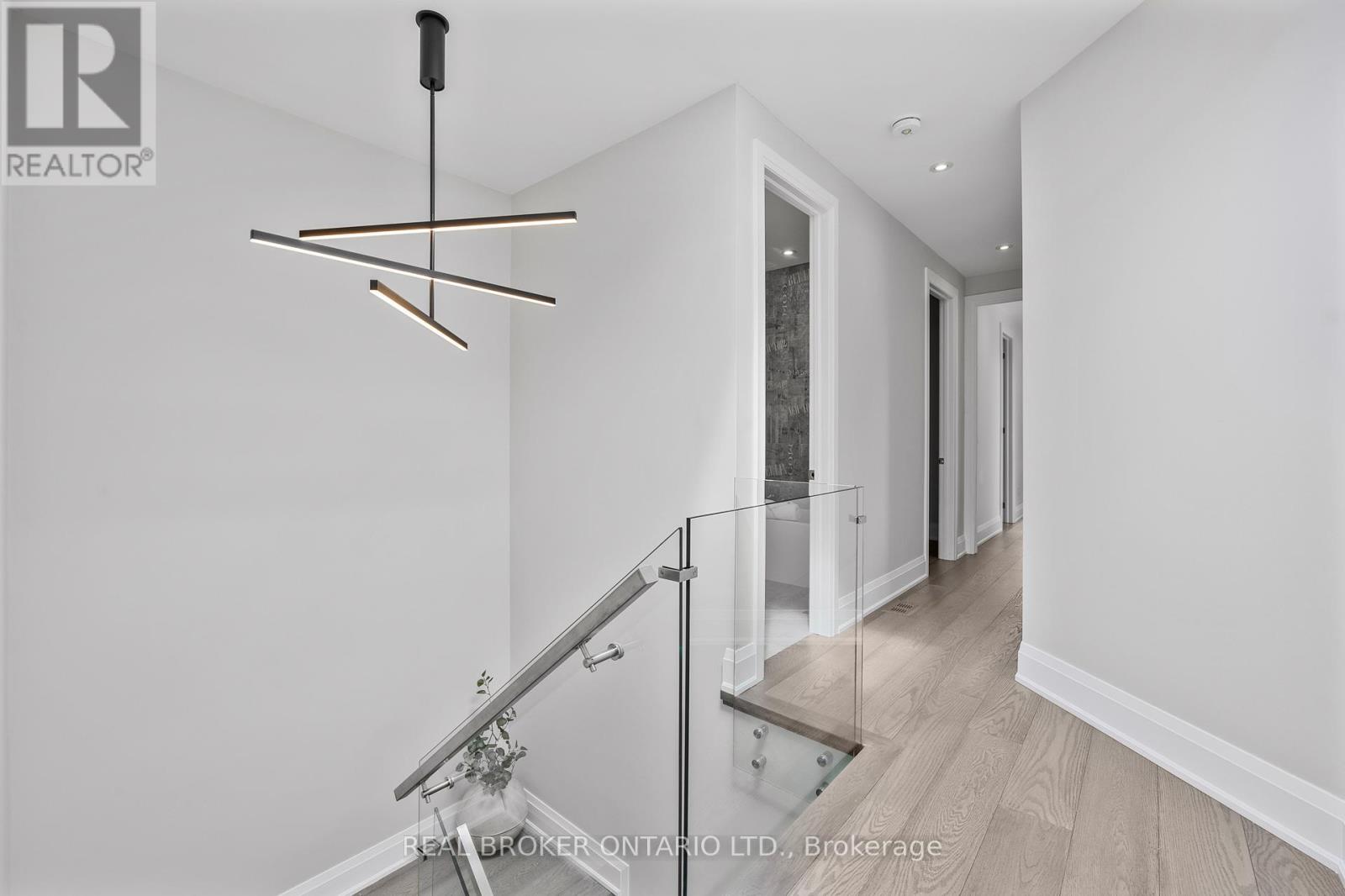 Photo 14 of 9 A Maple Avenue Avenue N, Mississauga ON