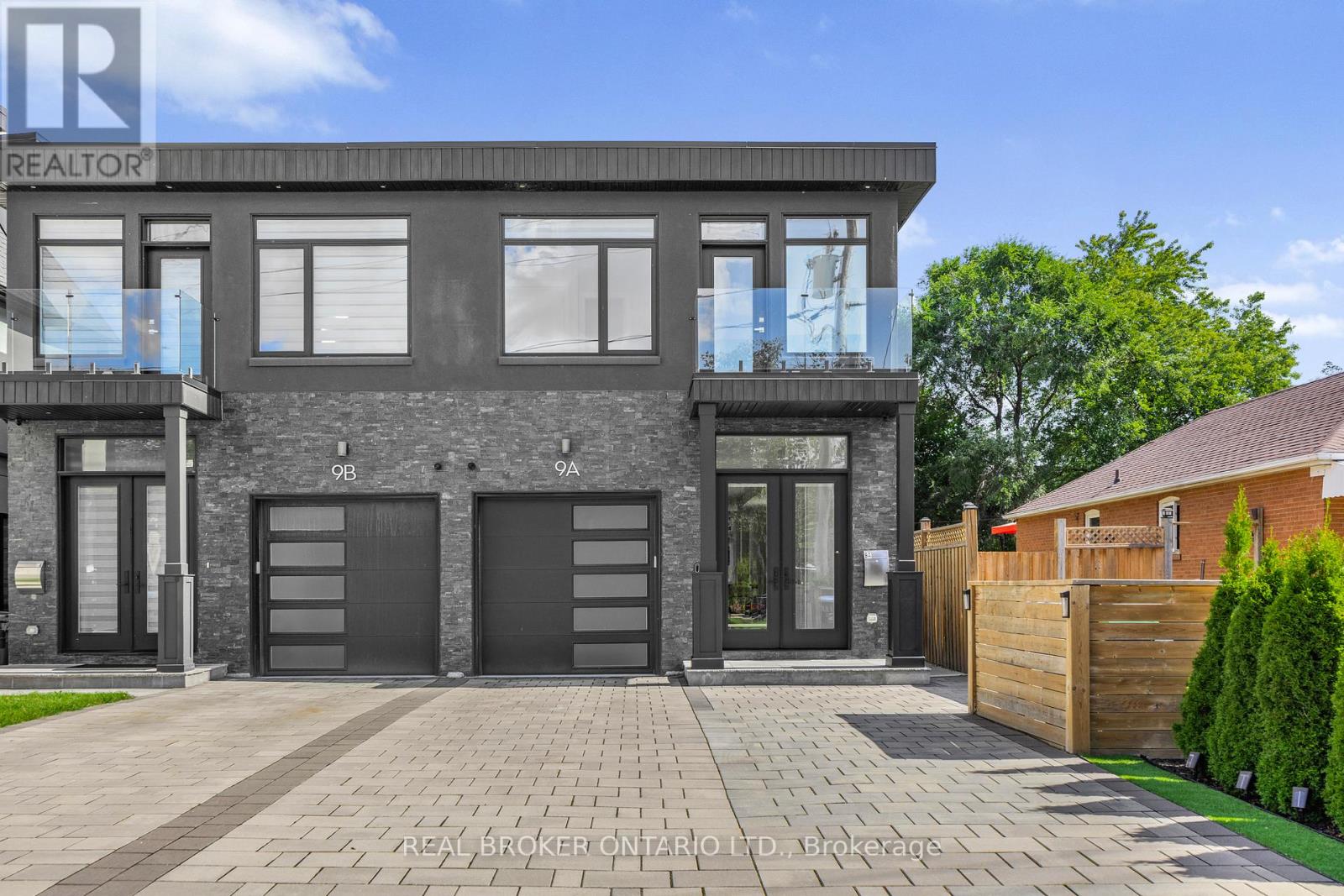 Photo 2 of 9 A Maple Avenue Avenue N, Mississauga ON