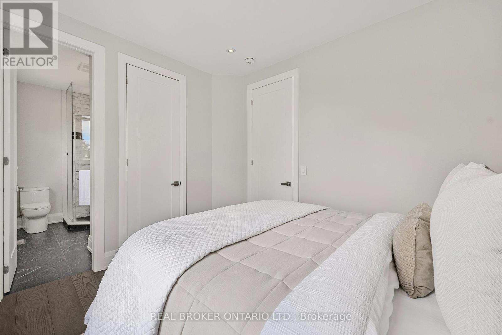 Photo 25 of 9 A Maple Avenue Avenue N, Mississauga ON