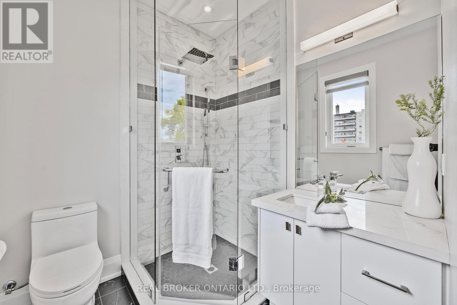 Photo 26 of 9 A Maple Avenue Avenue N, Mississauga ON