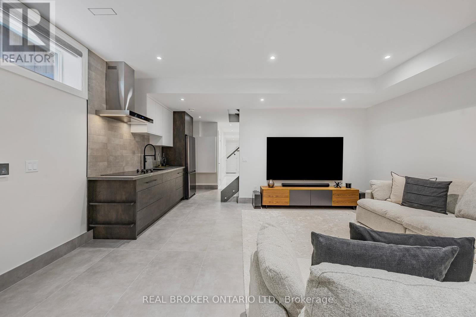 Photo 35 of 9 A Maple Avenue Avenue N, Mississauga ON