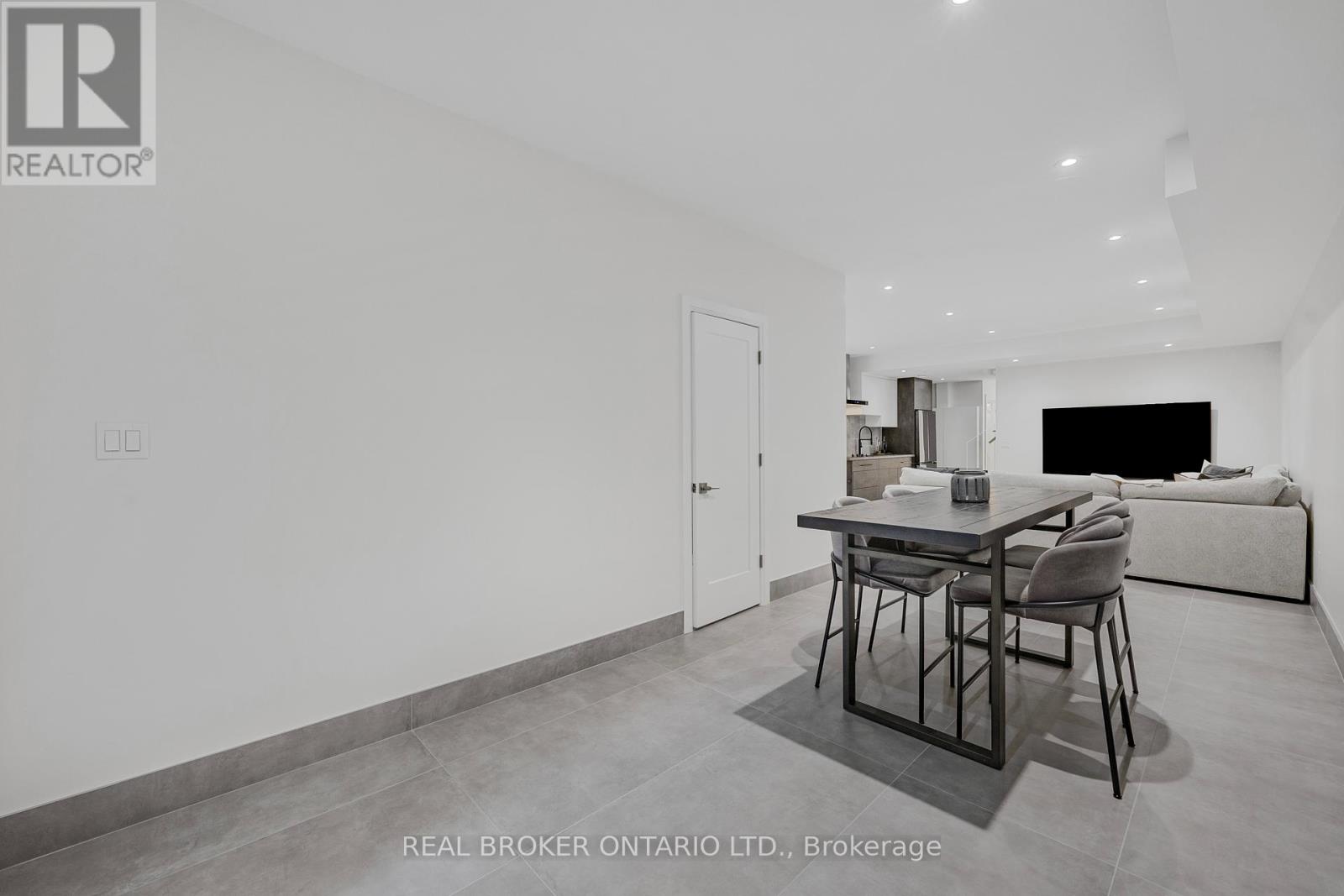 Photo 37 of 9 A Maple Avenue Avenue N, Mississauga ON