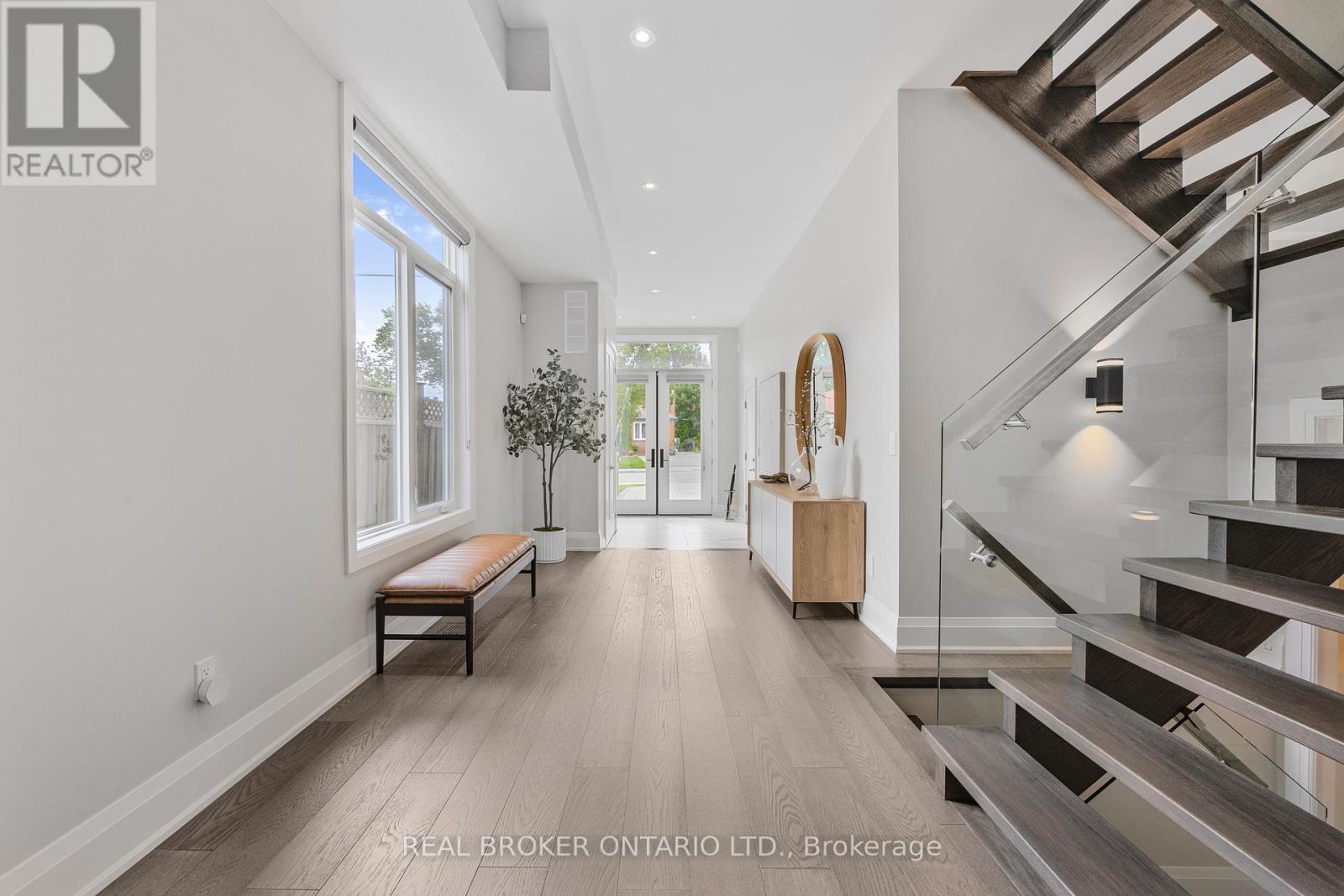 Photo 6 of 9 A Maple Avenue Avenue N, Mississauga ON