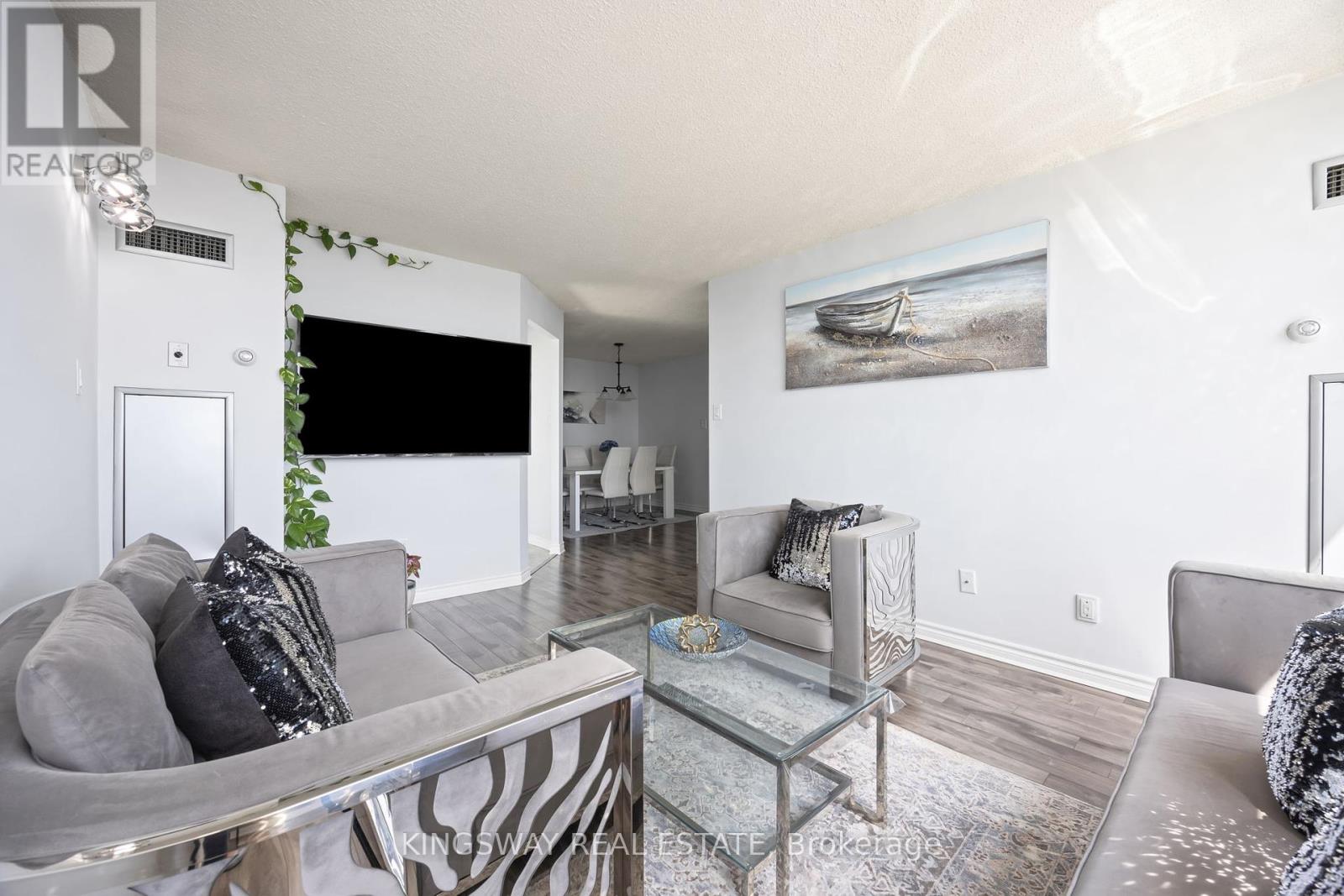 Photo 11 of 507 12 Laurelcrest Street, Brampton ON