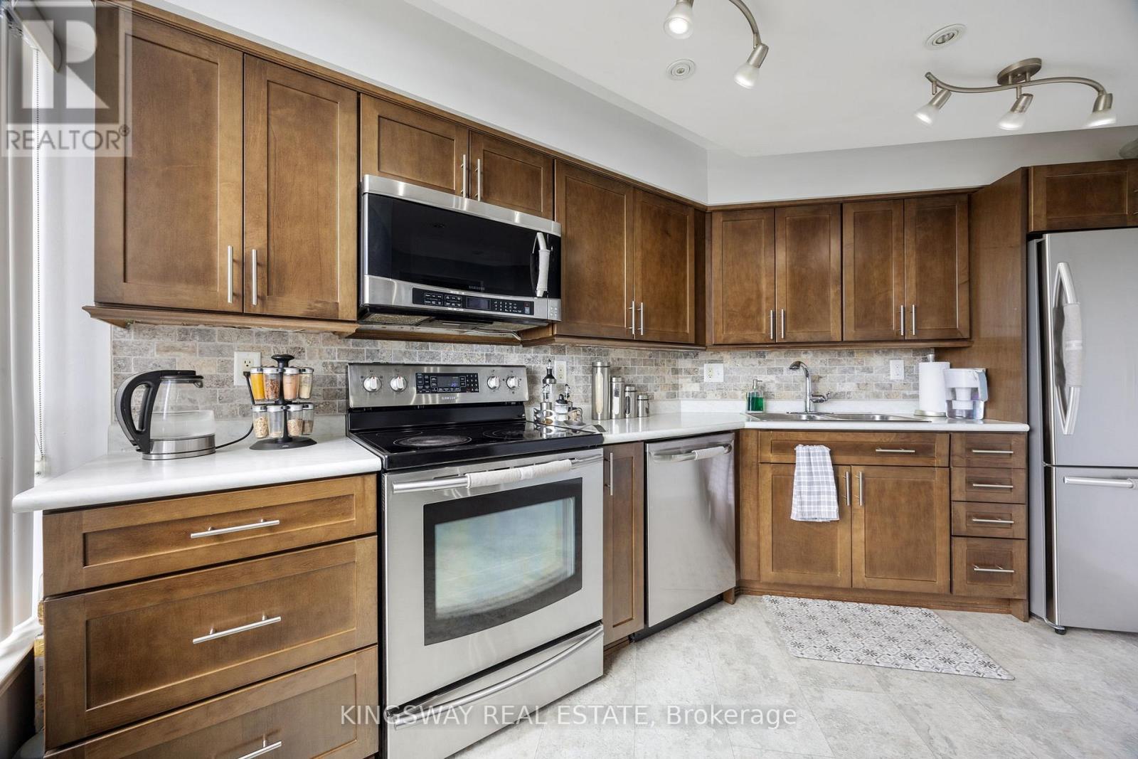 Photo 16 of 507 12 Laurelcrest Street, Brampton ON