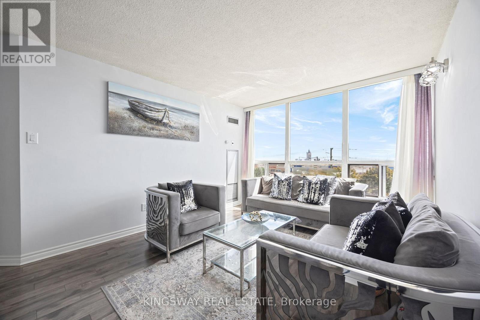 Photo 9 of 507 12 Laurelcrest Street, Brampton ON