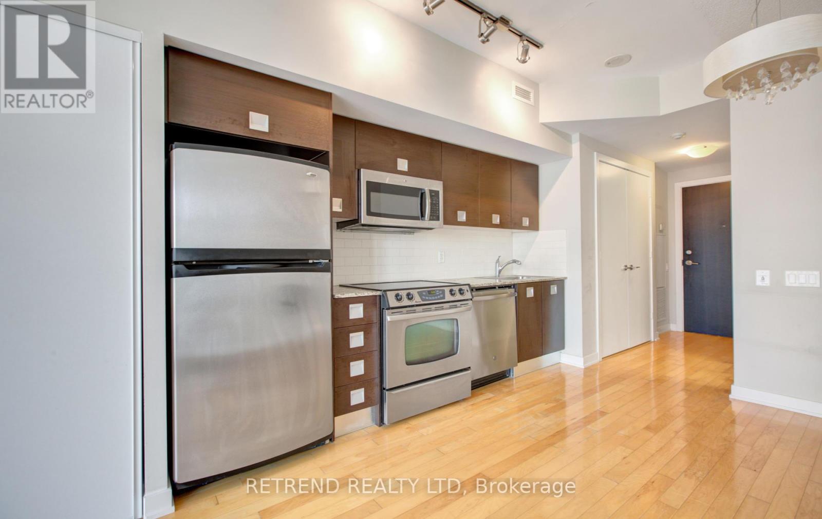 Photo 2 of 1010 33 Charles Street E, Toronto ON