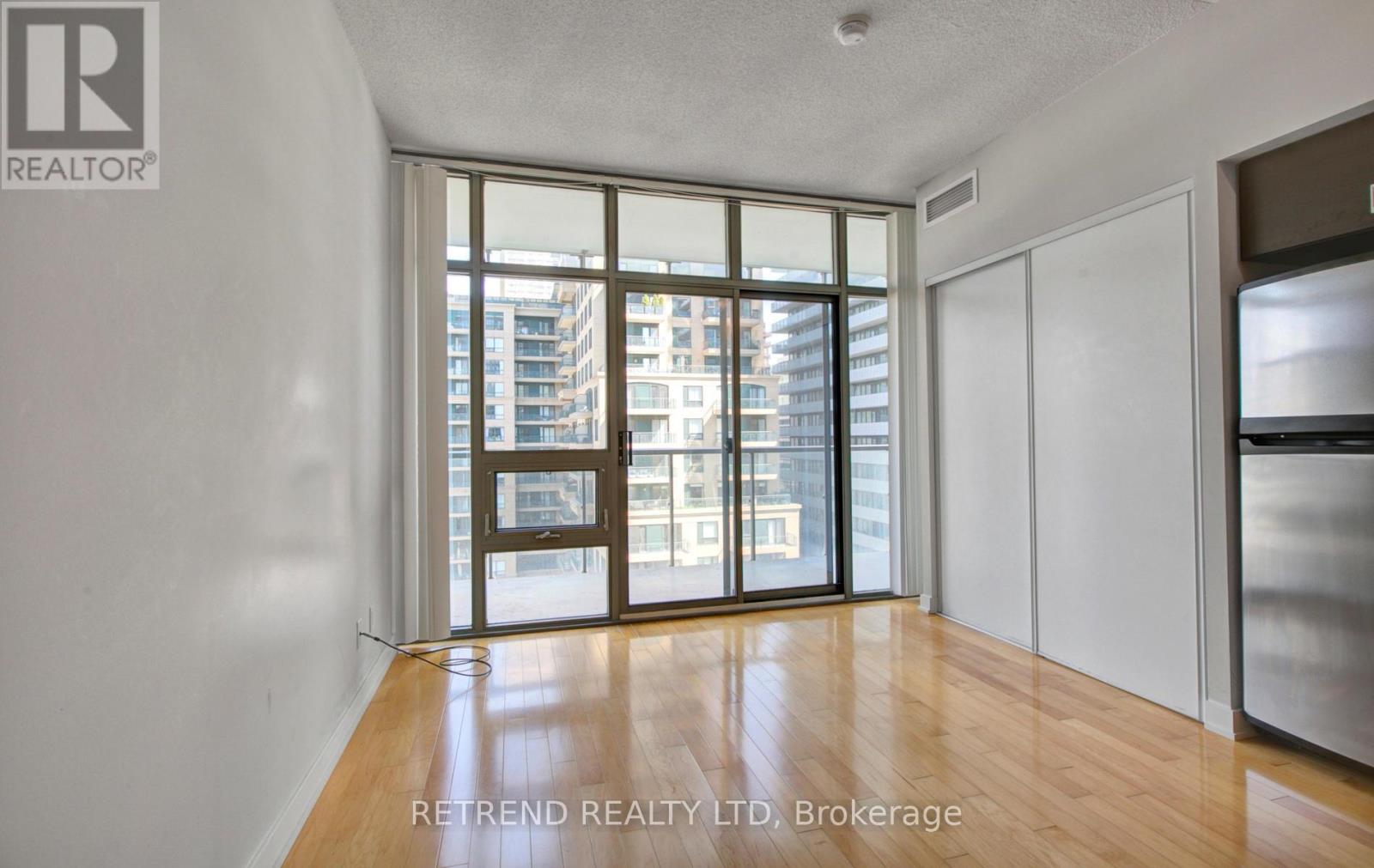 Photo 9 of 1010 33 Charles Street E, Toronto ON