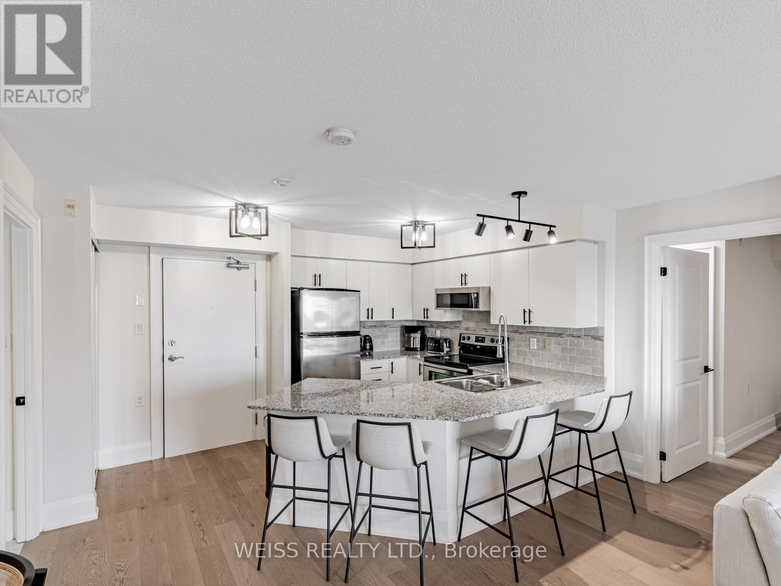 Photo 12 of 609 872 Sheppard Avenue W, Toronto ON