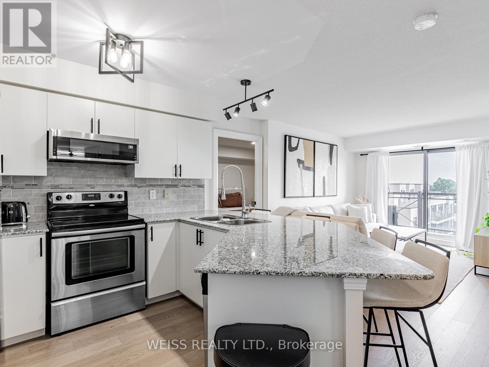 Photo 3 of 609 872 Sheppard Avenue W, Toronto ON