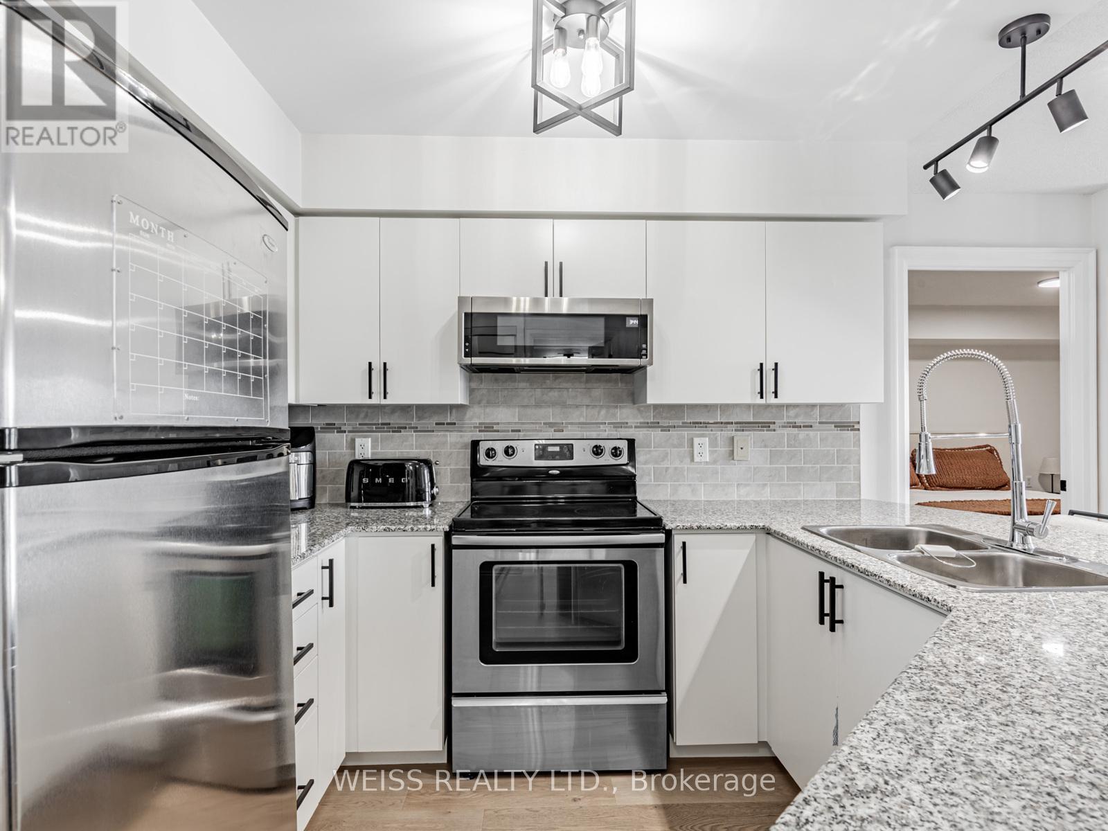 Photo 4 of 609 872 Sheppard Avenue W, Toronto ON