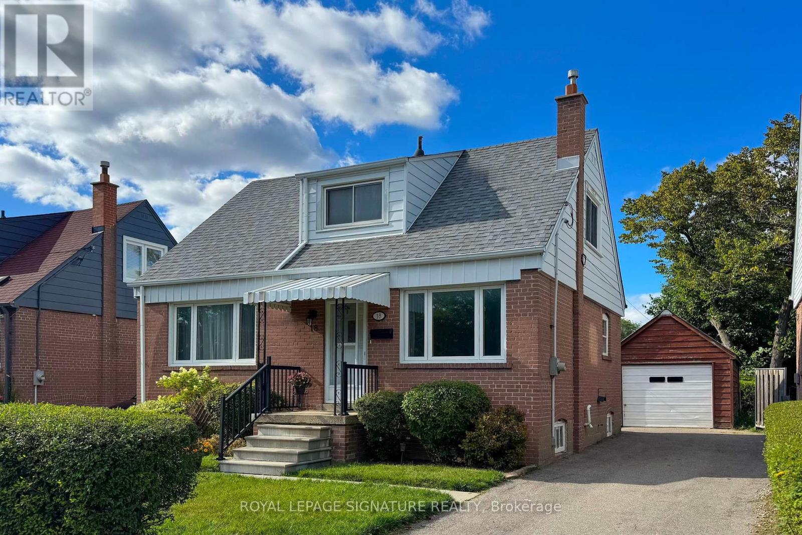 Photo 1 of 18 Stamford Square S, Toronto ON