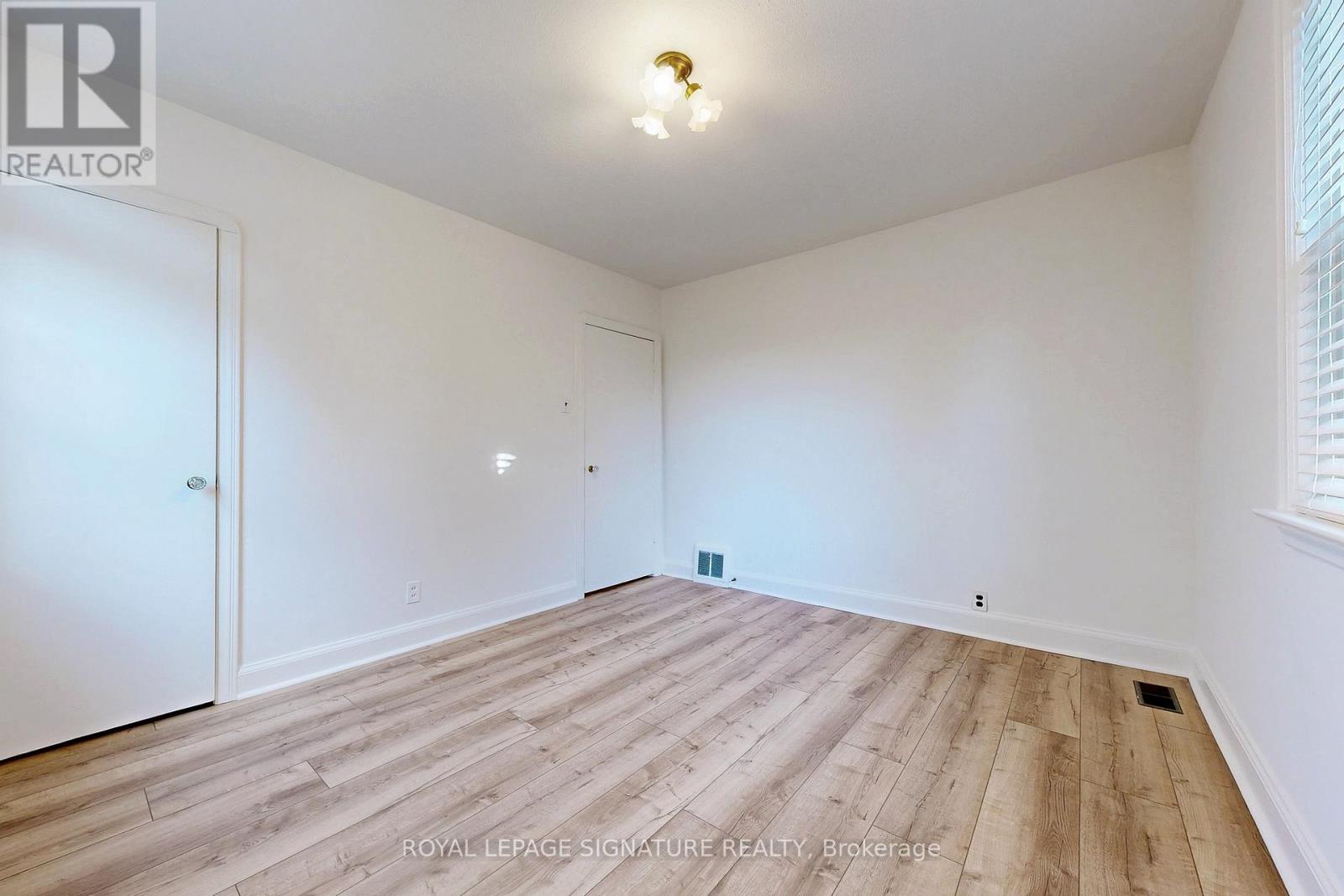 Photo 15 of 18 Stamford Square S, Toronto ON