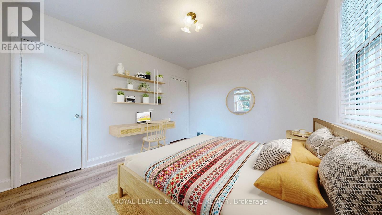 Photo 16 of 18 Stamford Square S, Toronto ON