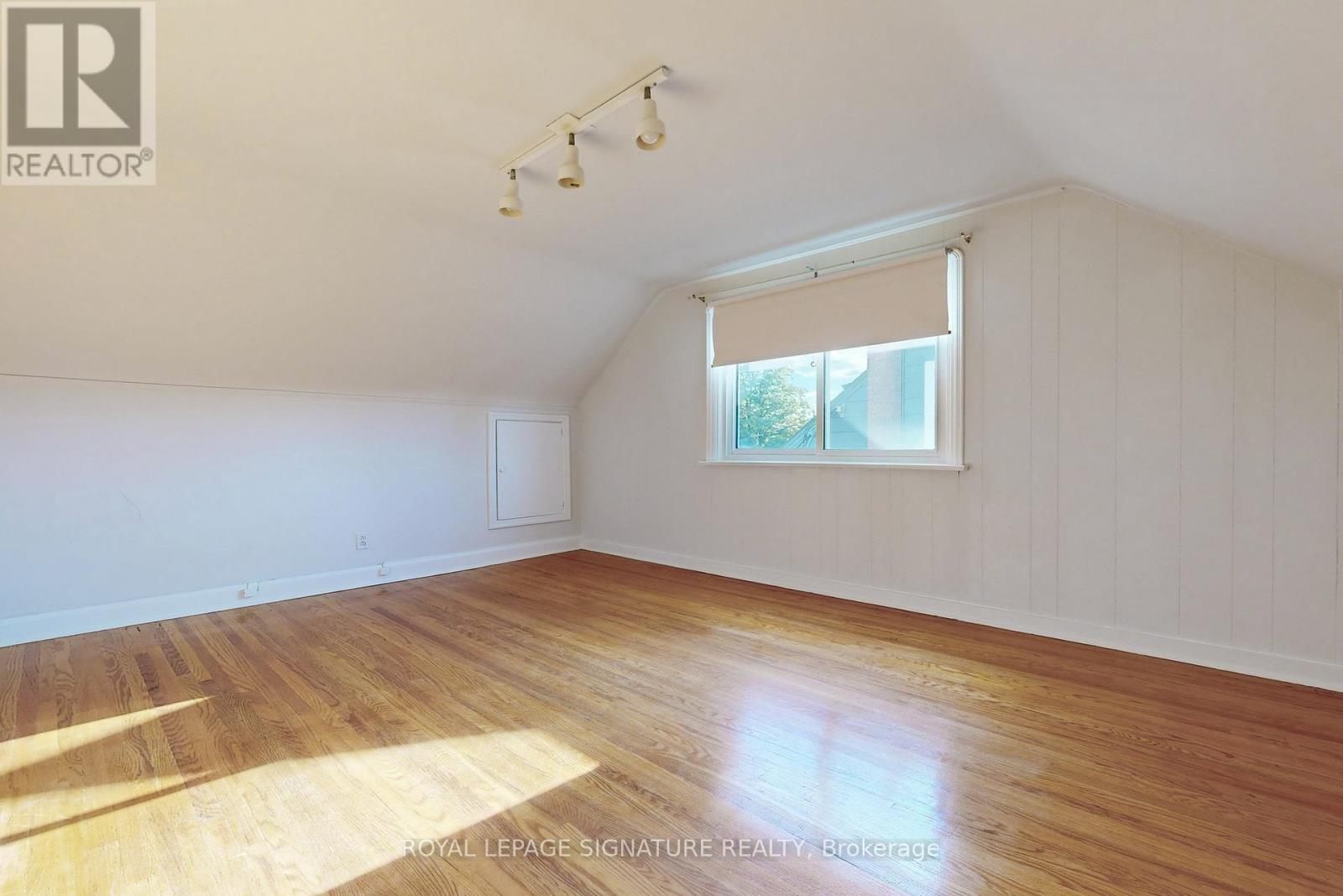 Photo 19 of 18 Stamford Square S, Toronto ON