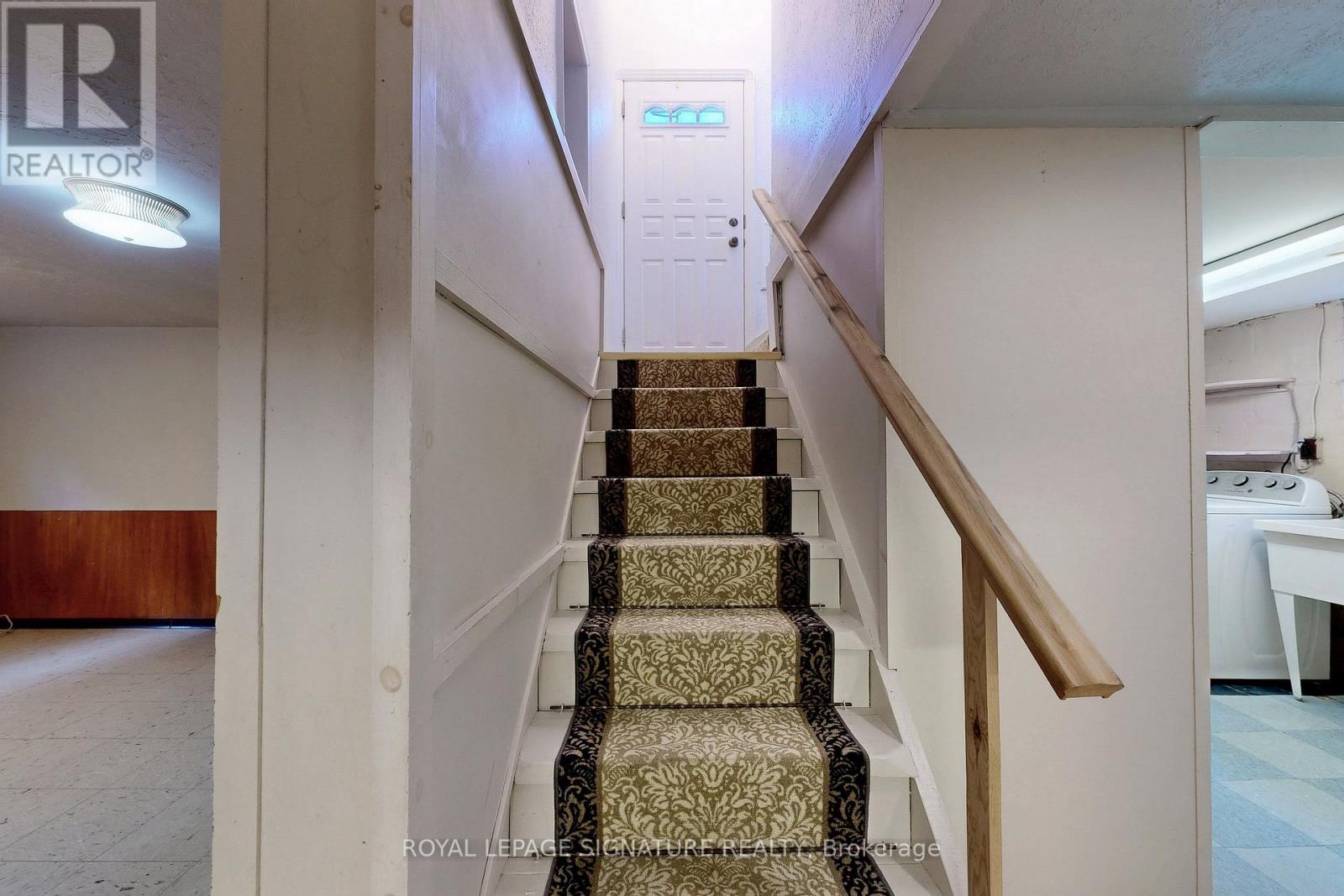 Photo 26 of 18 Stamford Square S, Toronto ON