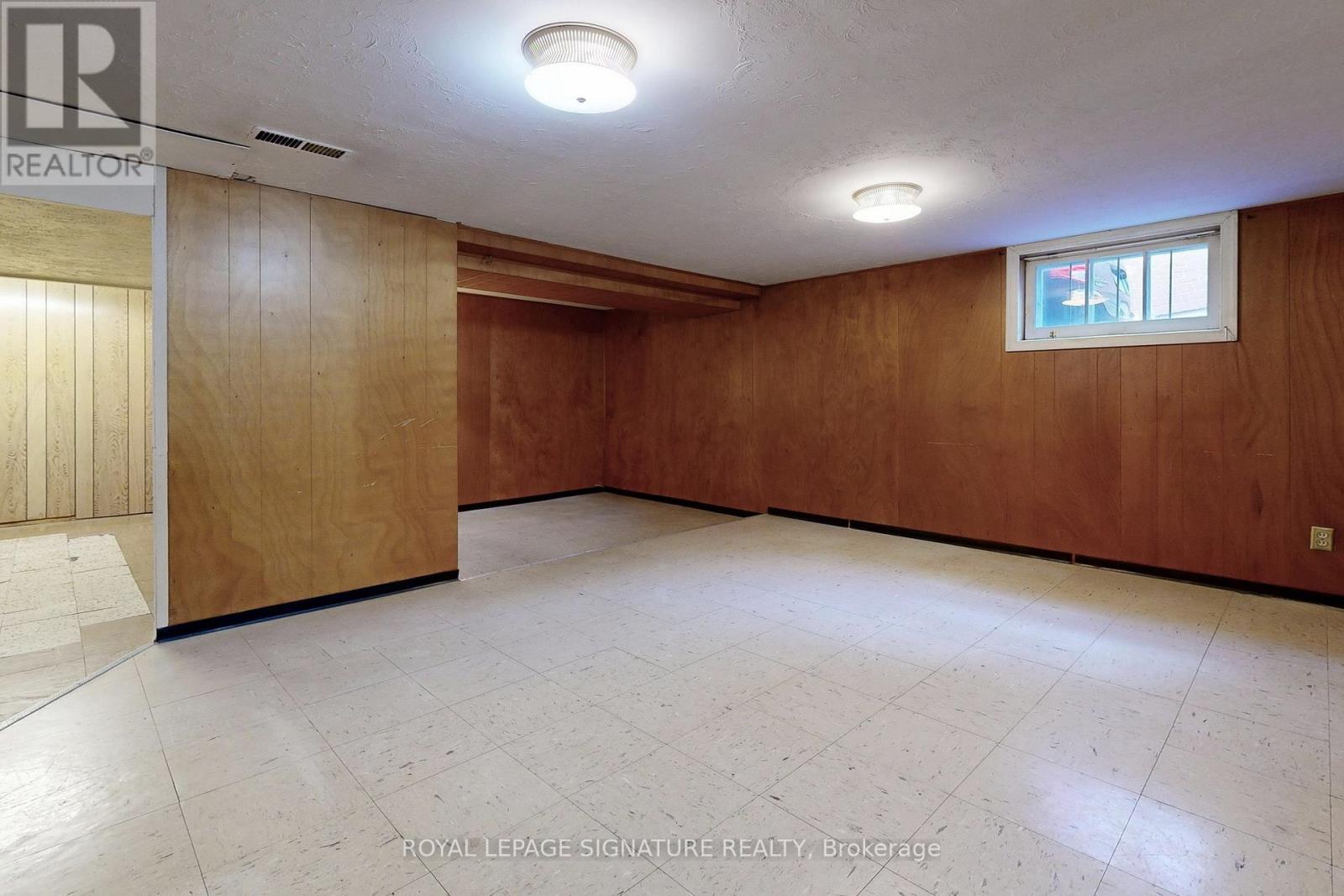 Photo 27 of 18 Stamford Square S, Toronto ON