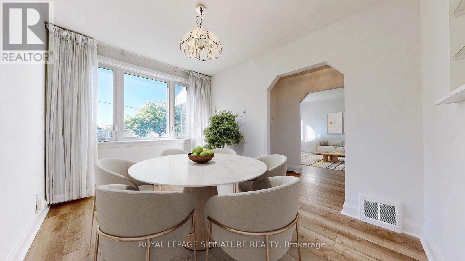 Photo 9 of 18 Stamford Square S, Toronto ON