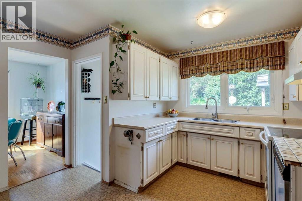 Photo 11 of 5023 Nemiskam Road Nw, Calgary AB