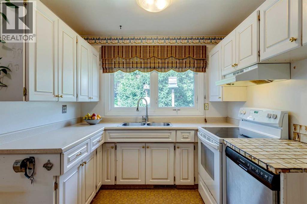 Photo 10 of 5023 Nemiskam Road Nw, Calgary AB
