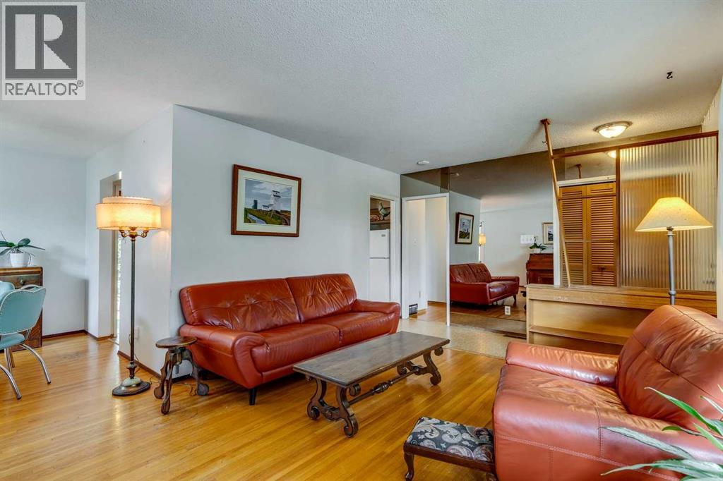 Photo 7 of 5023 Nemiskam Road Nw, Calgary AB