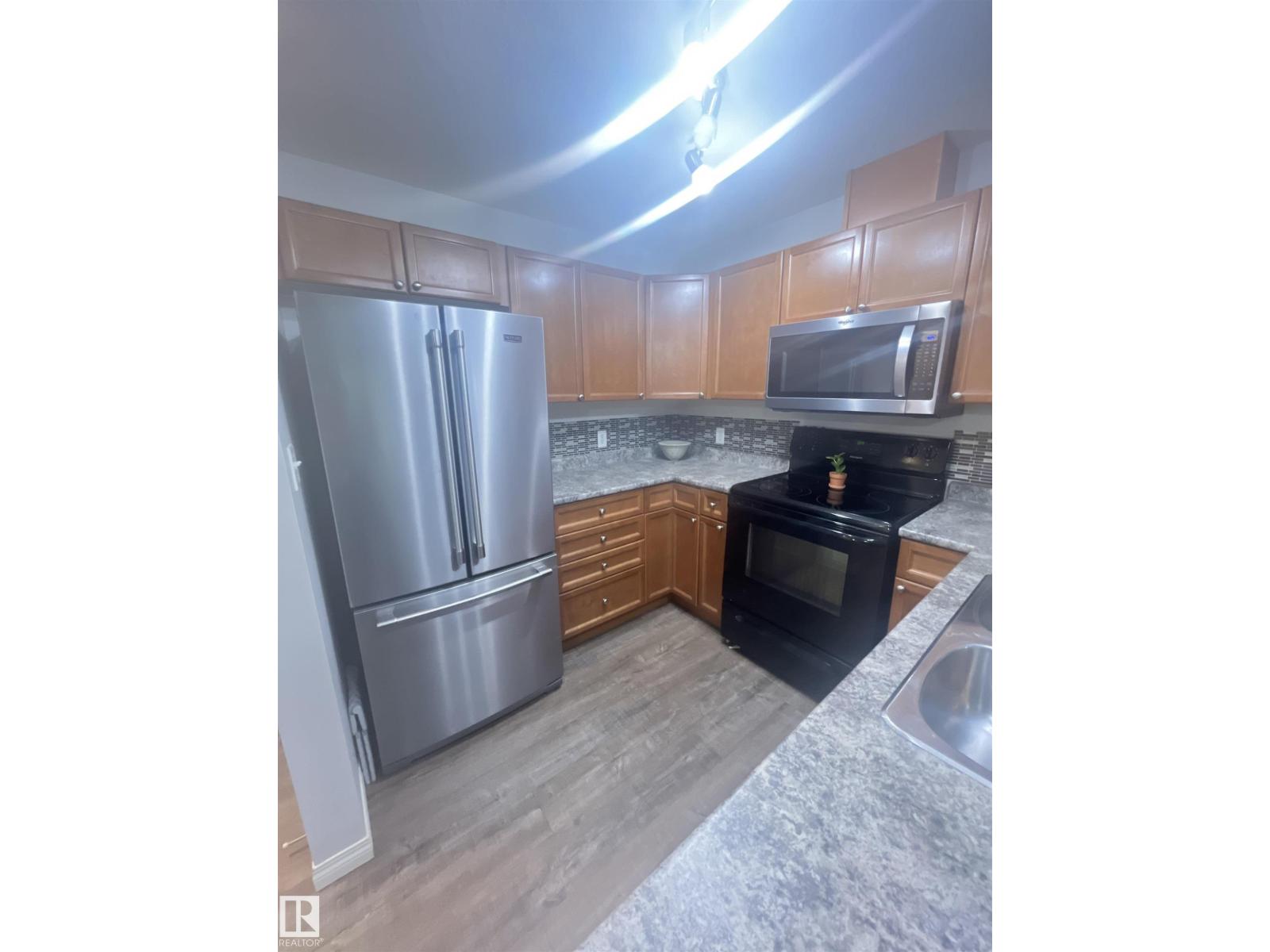 Photo 3 of 204 4903 47 Av, Stony Plain AB
