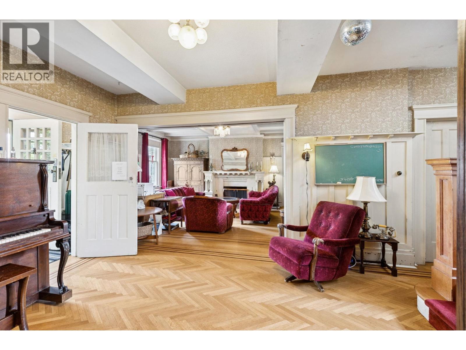 Photo 11 of 1617 W Grand Boulevard, North Vancouver BC