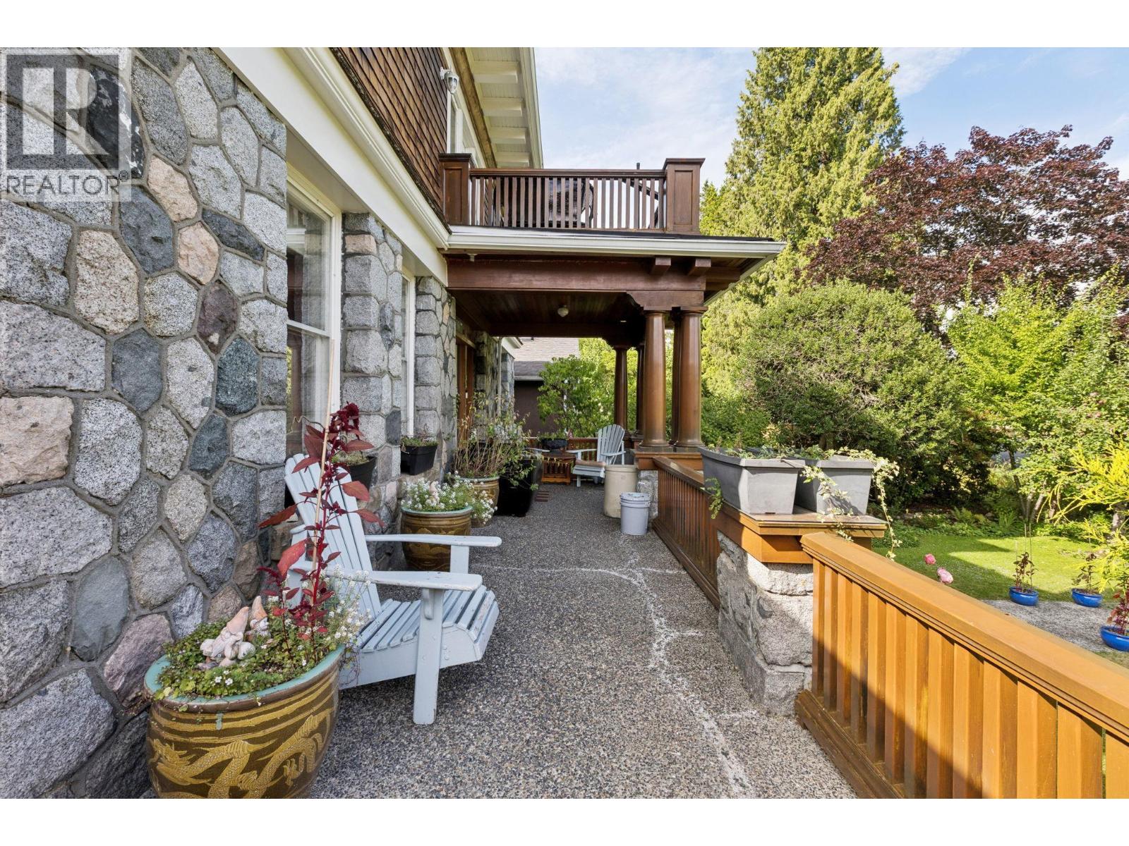 Photo 6 of 1617 W Grand Boulevard, North Vancouver BC