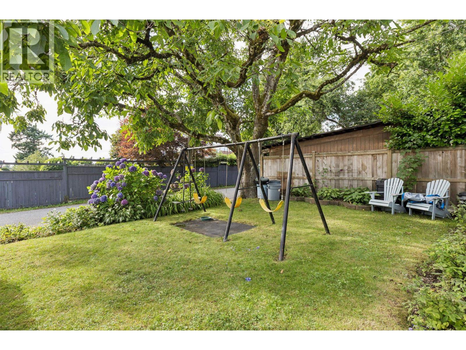 Photo 36 of 1617 W Grand Boulevard, North Vancouver BC