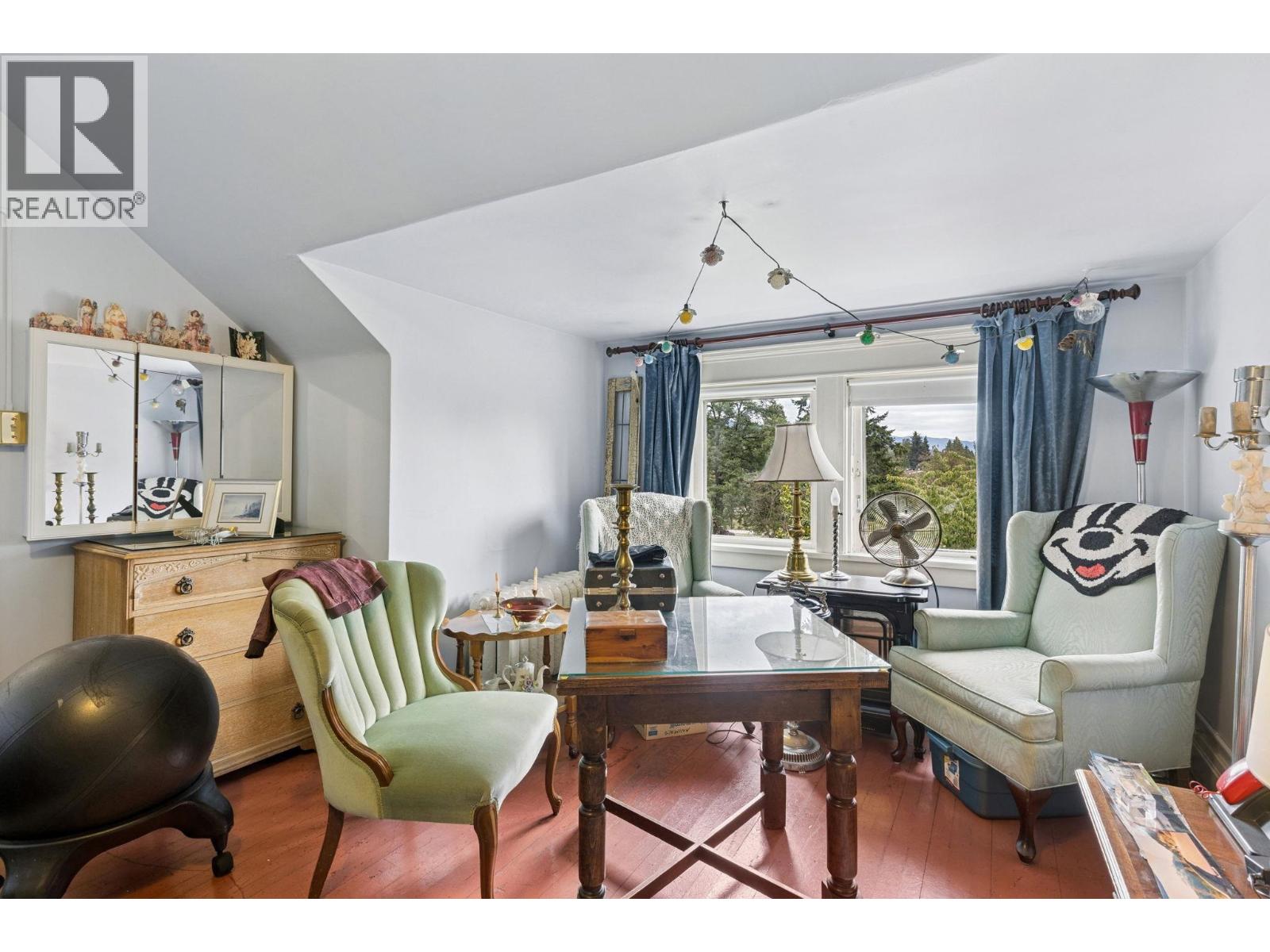 Photo 32 of 1617 W Grand Boulevard, North Vancouver BC