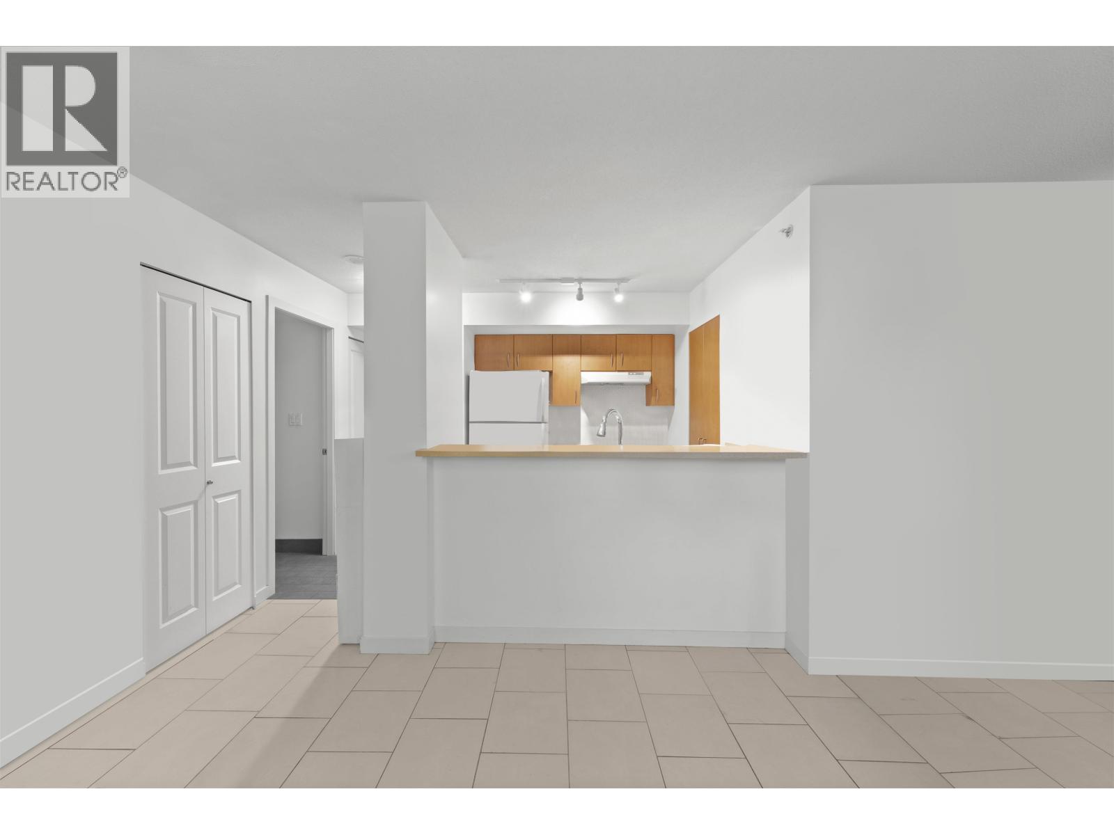 Photo 3 of 1604 1295 Richards Street, Vancouver BC
